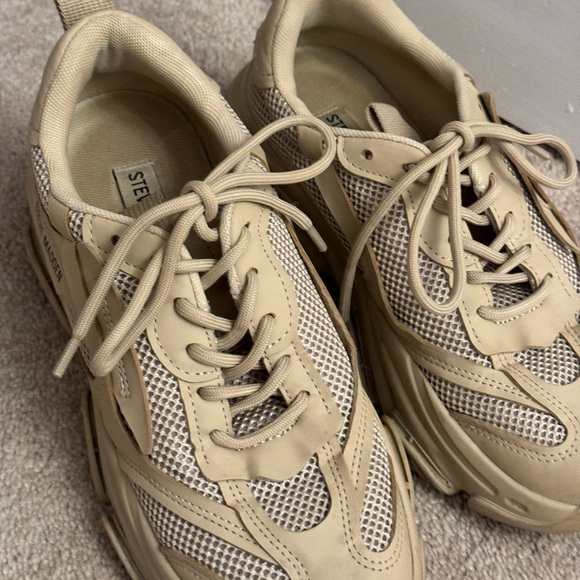 Steve Madden trending shoes - Picture 2 of 3